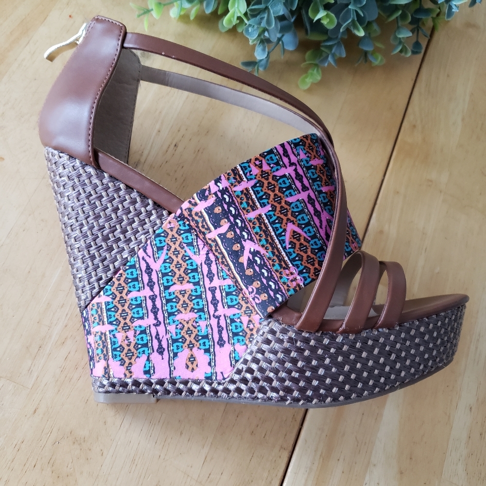 NWOT Just Fab Raya Tribal Wedge Heels
